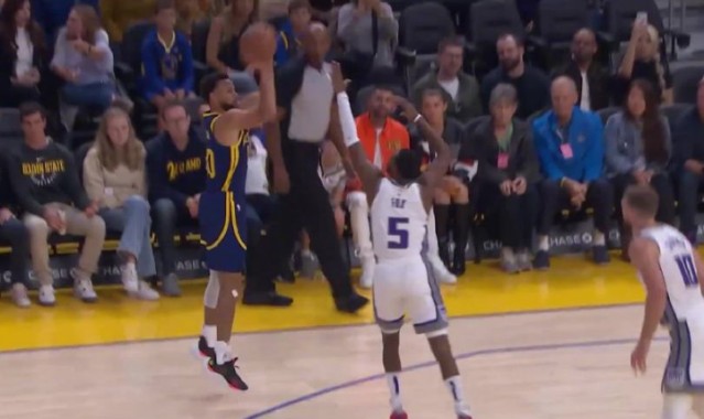  库里单节轰下二十分勇士大胜快船队